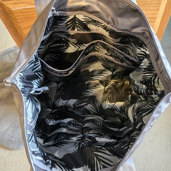 Lug Ferry SE Tote - Picture 2 of 3